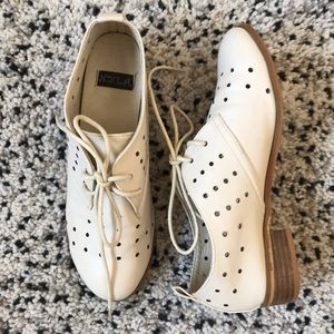 S7 cream oxfords